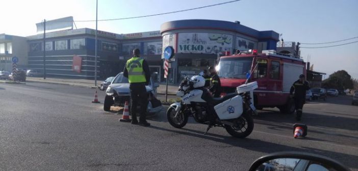 Αγρίνιο: Σφοδρή σύγκρουση οχημάτων στον κόμβο Αγίου Δημητρίου – Ένας οδηγός στο νοσοκομείο! (ΔΕΙΤΕ ΦΩΤΟ)