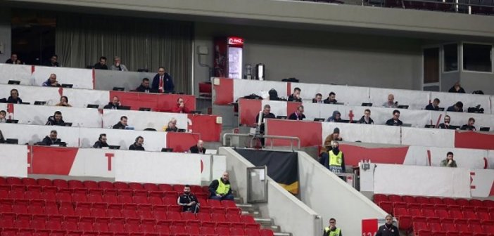 Superleague: Tέλος οι συνεντεύξεις Τύπου, μάξιμουμ 30 δημοσιογράφοι στο γήπεδο, ένας από κάθε μέσο