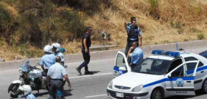 Δυτική Ελλάδα: Οι εφιαλτικές στιγμές της γυναίκας στα Σαγέικα που σώθηκε από τους κουκουλοφόρους – Της χτυπούσαν το τζάμι με το όπλο!