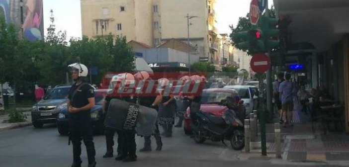 Πάτρα: Επεισόδια στην οδό Γούναρη – Οπαδοί της ΑΕΚ πιάστηκαν στα χέρια με οπαδούς του ΠΑΟΚ (ΔΕΙΤΕ ΦΩΤΟ)