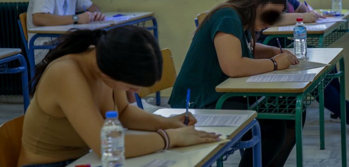 Πανελλήνιες: Απαιτητικά τα θέματα στη Χημεία, δύσκολη η Οικονομία