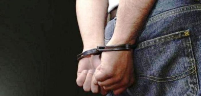 Αγρίνιο: 25χρονος είχε ναρκωτικά χάπια και μαχαίρι στο αυτοκίνητό του και συνελήφθη