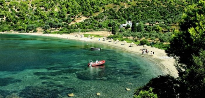 Βούλιαξε από κόσμο: Το νησί – έκπληξη που είχε 100% πληρότητα το τριήμερο του Αγίου Πνεύματος