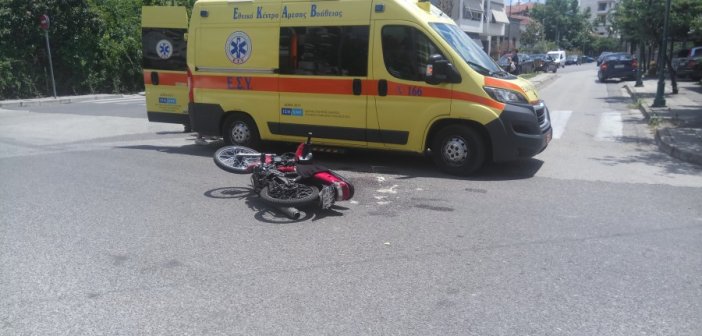 Αγρίνιο: Στο Νοσοκομείο δικυκλιστής μετά από τροχαίο στην διασταύρωση καρμανιόλα (ΔΕΙΤΕ ΦΩΤΟ)