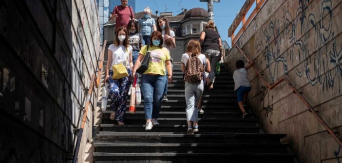 Κορονοϊός: “Υποχρεωτικές οι μάσκες στους κλειστούς χώρους” – Συναγερμός για τα αυξημένα κρούσματα και τα “κρυφά” πανηγύρια