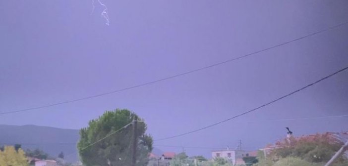 Κεραυνοί φώτισαν τον ουρανό της Ναυπακτίας (VIDEO)