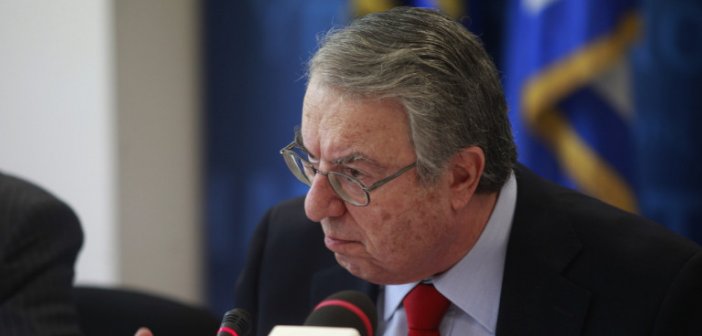 Επική ανάρτηση Μπαμπινιώτη: «Μας… take away και μας σήκωσε»