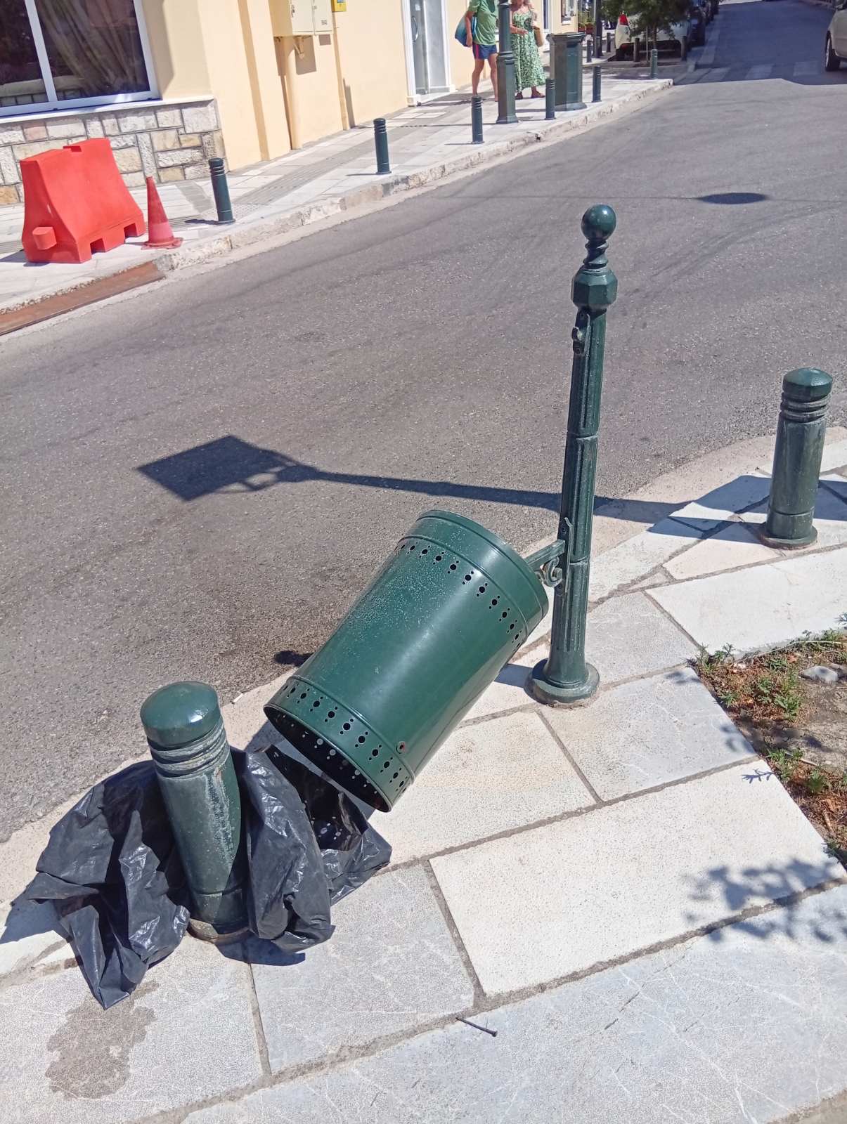 Νύχτα βανδαλισμών στη Ναύπακτο