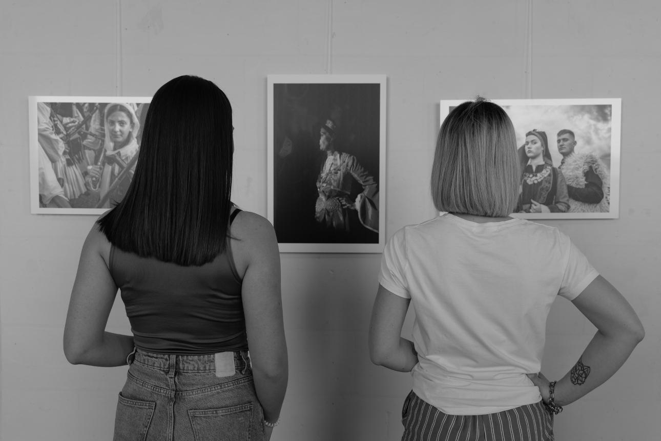 Η έκθεση φωτογραφίας του Νίκου Αλιάγα «Η Δοκιμασία του Χρόνου» για πρώτη φορά στην Ελλάδα