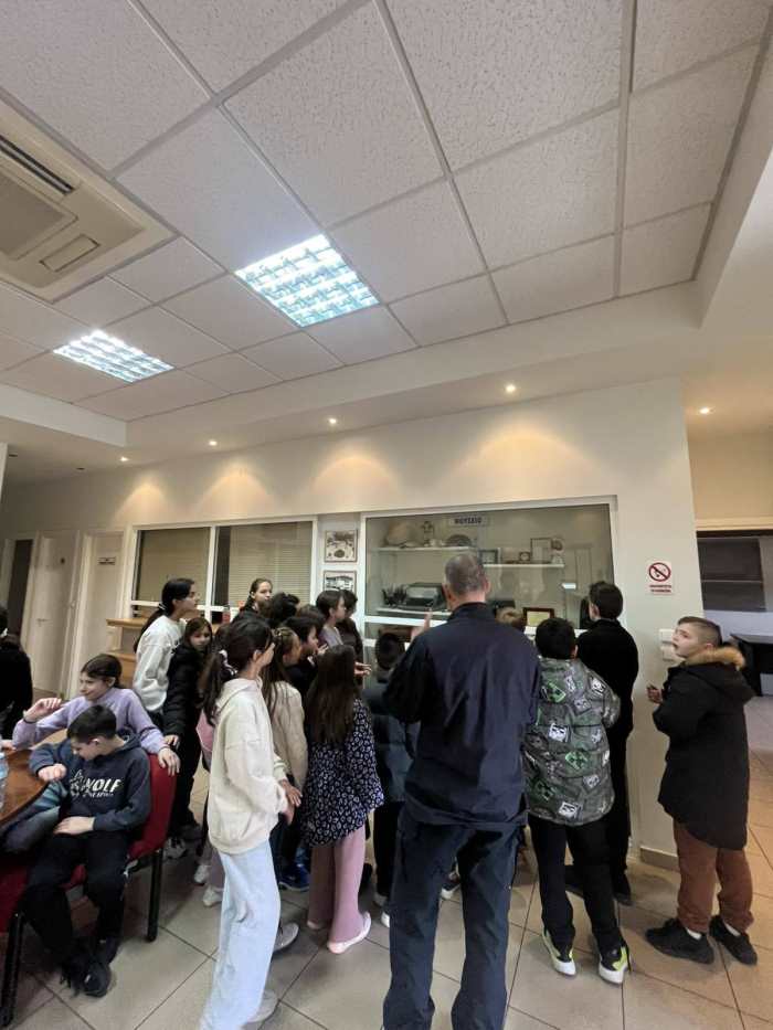 Διδακτική επίσκεψη μαθητών του Δημοτικού Σχολείου Θέρμου στο Αστυνομικό Τμήμα