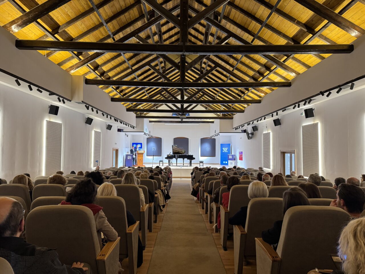 Μια μαγική μουσική βραδιά στο Μεσολόγγι – Πλήθος κόσμου στο σπουδαίο αφιέρωμα για τον Νίκο Σκαλκώτα