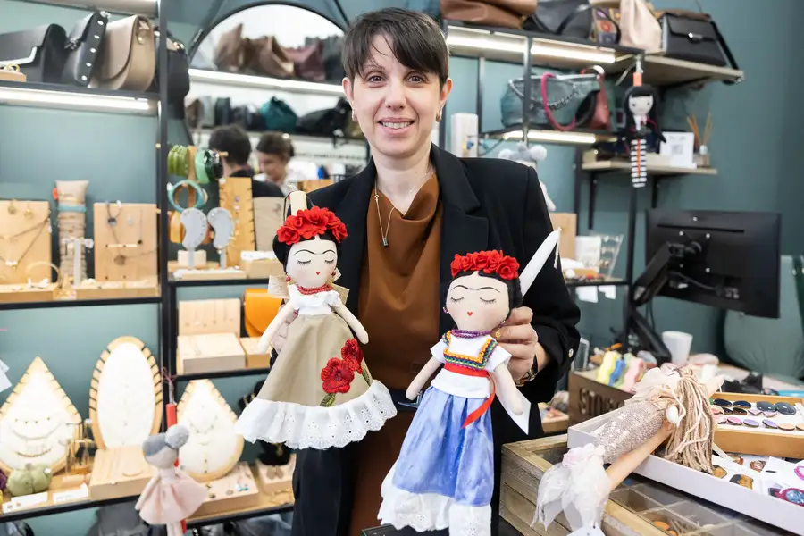 Θεσσαλονίκη: Σοκολατένια αυγά με τον Ακύλα και λαμπάδες «Φρίντα Κάλο» στην πασχαλινή αγορά