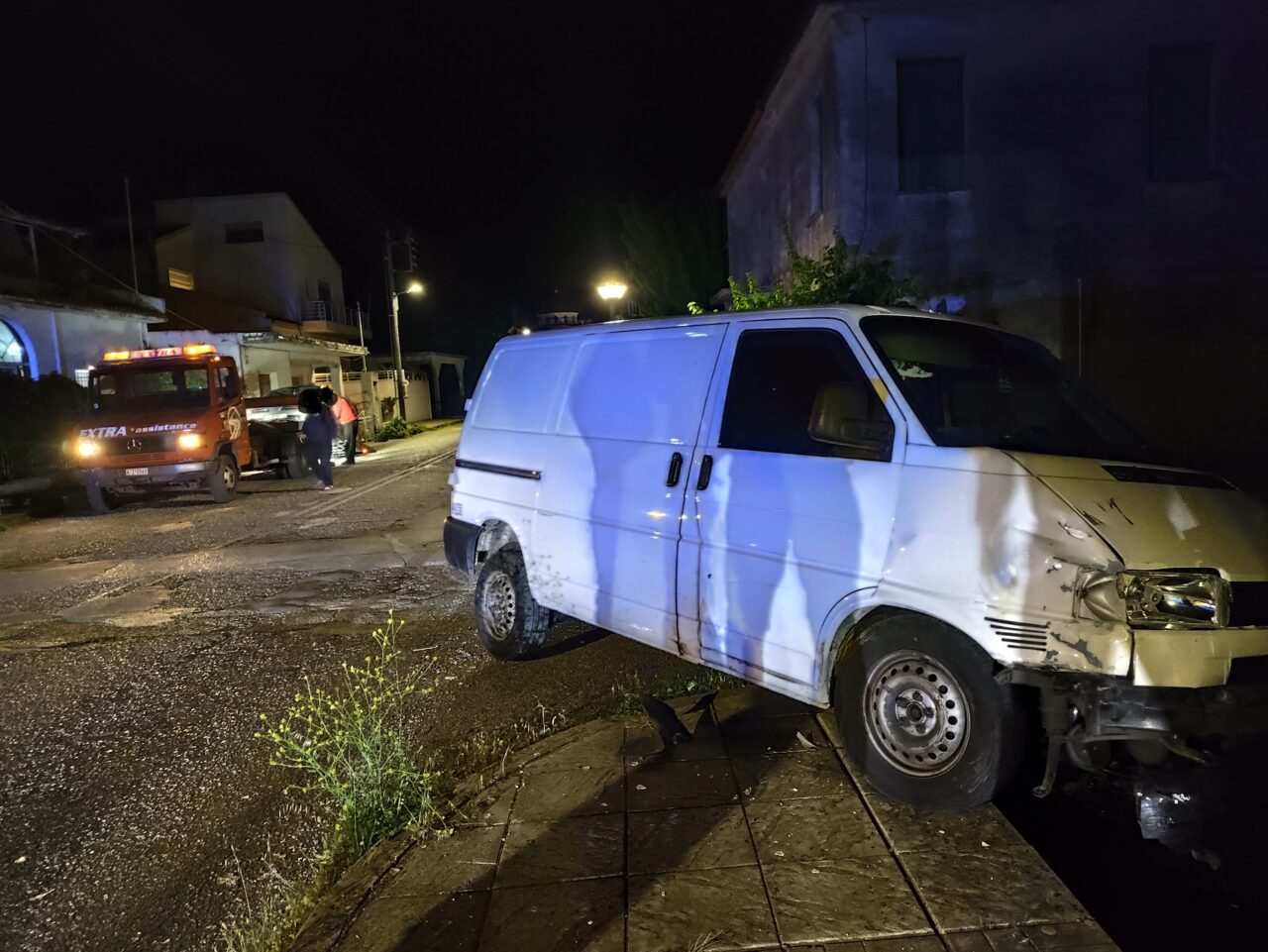 Σύγκρουση οχημάτων στο Παναιτώλιο το βράδυ του Σαββάτου