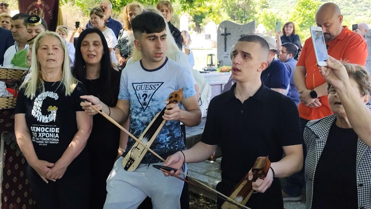 Το Μπαμπαλιό αναβίωσε το ποντιακό ταφικό έθιμο και τίμησε τους προγόνους του