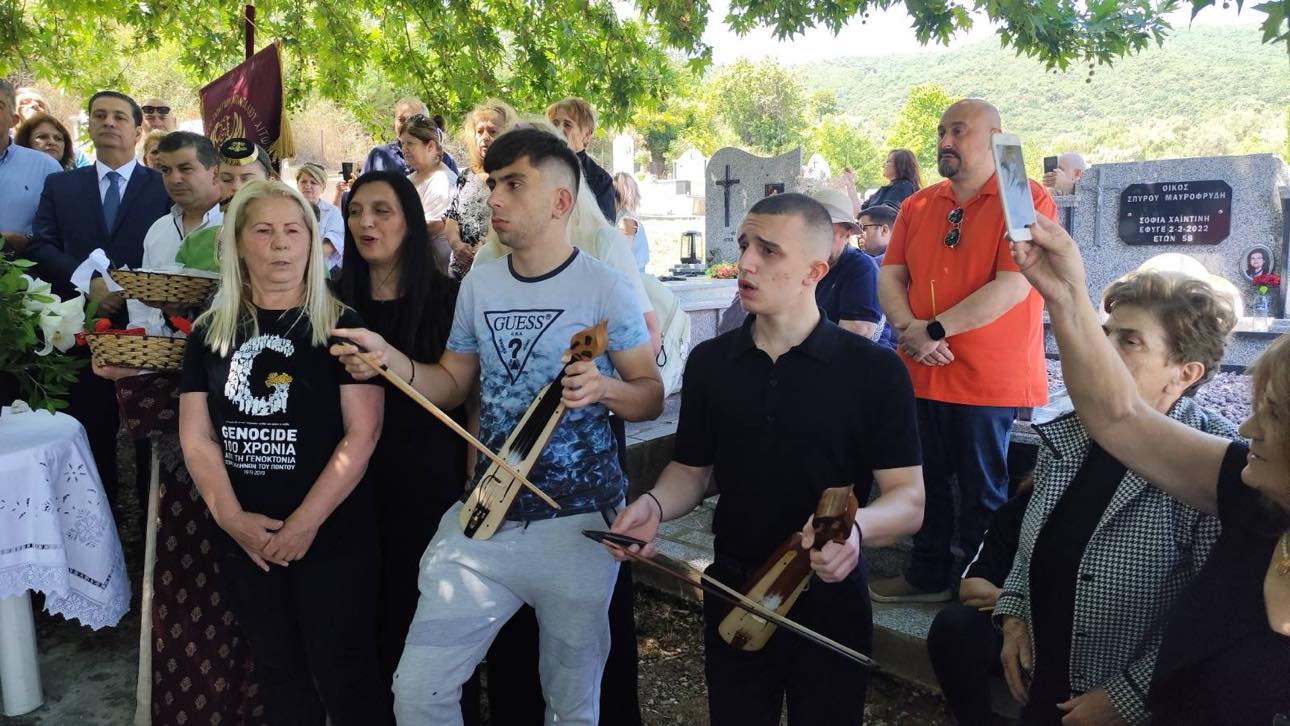 Το Μπαμπαλιό αναβίωσε το ποντιακό ταφικό έθιμο και τίμησε τους προγόνους του