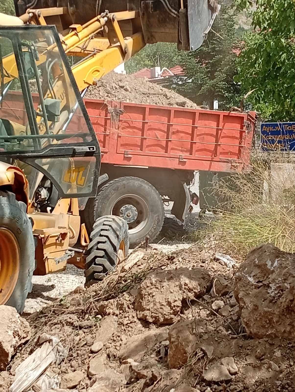 Στο Πεντάκορφο συνεχίστηκαν οι εργασίες καθαρισμού τάφρων από την Πολιτική Προστασία της Π.Ε. Αιτωλοακαρνανίας