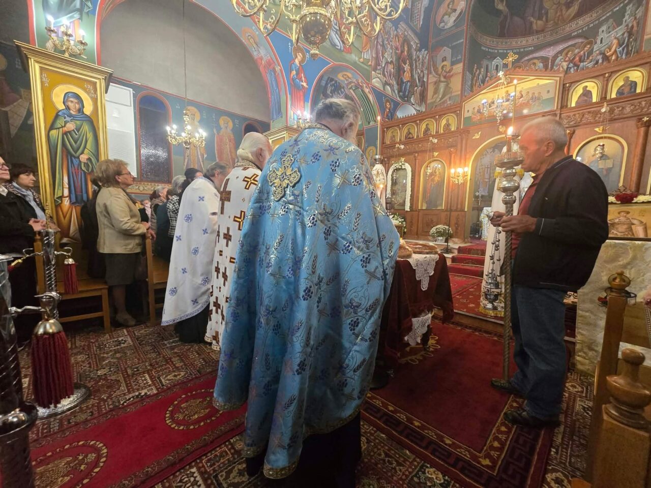 Τίμησαν τον Άγιο Δημήτριο στα Καλύβια Θέρμου – Με λαμπρότητα ο Πανηγυρικός Εσπερινός στον Κοιμητηριακό Ναό