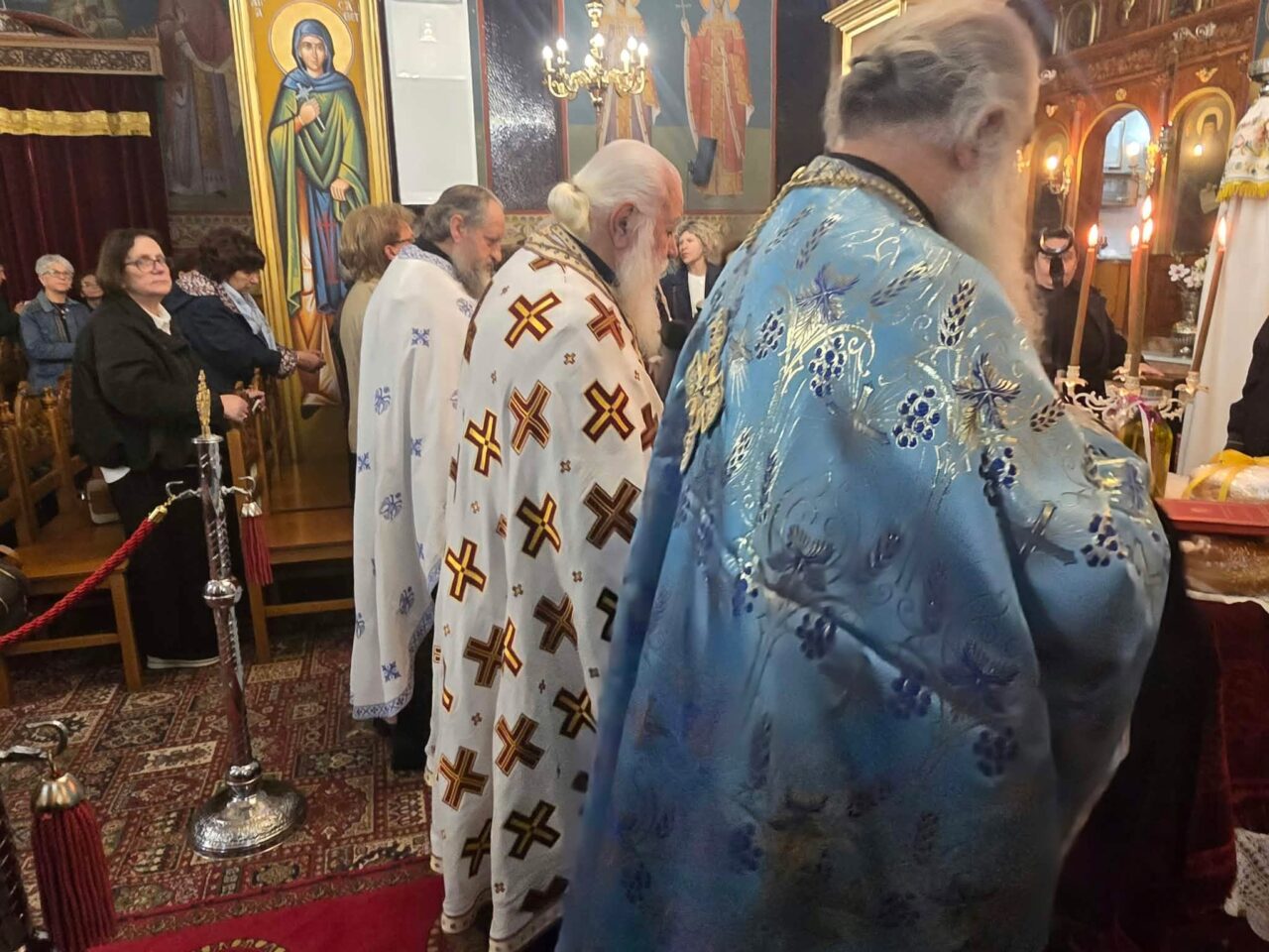 Τίμησαν τον Άγιο Δημήτριο στα Καλύβια Θέρμου – Με λαμπρότητα ο Πανηγυρικός Εσπερινός στον Κοιμητηριακό Ναό