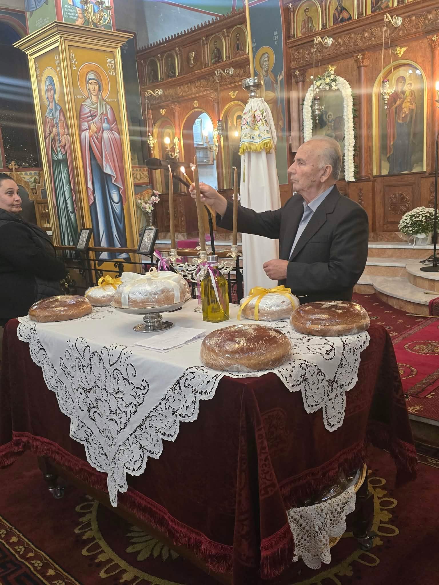 Τίμησαν τον Άγιο Δημήτριο στα Καλύβια Θέρμου – Με λαμπρότητα ο Πανηγυρικός Εσπερινός στον Κοιμητηριακό Ναό