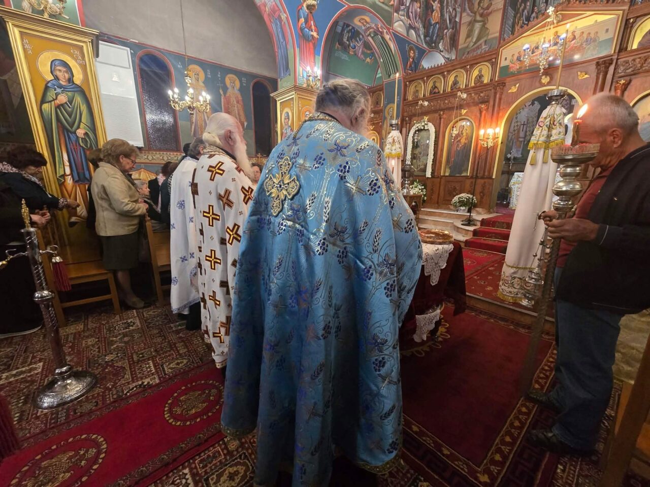 Τίμησαν τον Άγιο Δημήτριο στα Καλύβια Θέρμου – Με λαμπρότητα ο Πανηγυρικός Εσπερινός στον Κοιμητηριακό Ναό