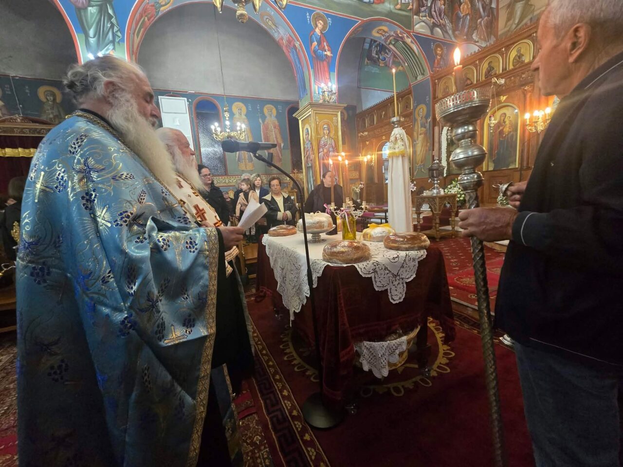 Τίμησαν τον Άγιο Δημήτριο στα Καλύβια Θέρμου – Με λαμπρότητα ο Πανηγυρικός Εσπερινός στον Κοιμητηριακό Ναό
