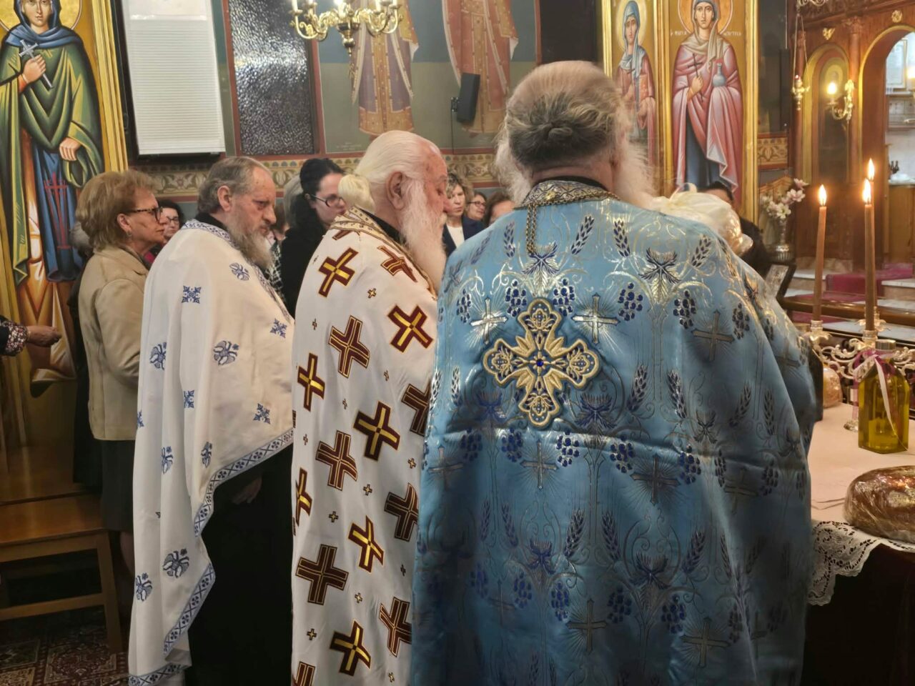 Τίμησαν τον Άγιο Δημήτριο στα Καλύβια Θέρμου – Με λαμπρότητα ο Πανηγυρικός Εσπερινός στον Κοιμητηριακό Ναό
